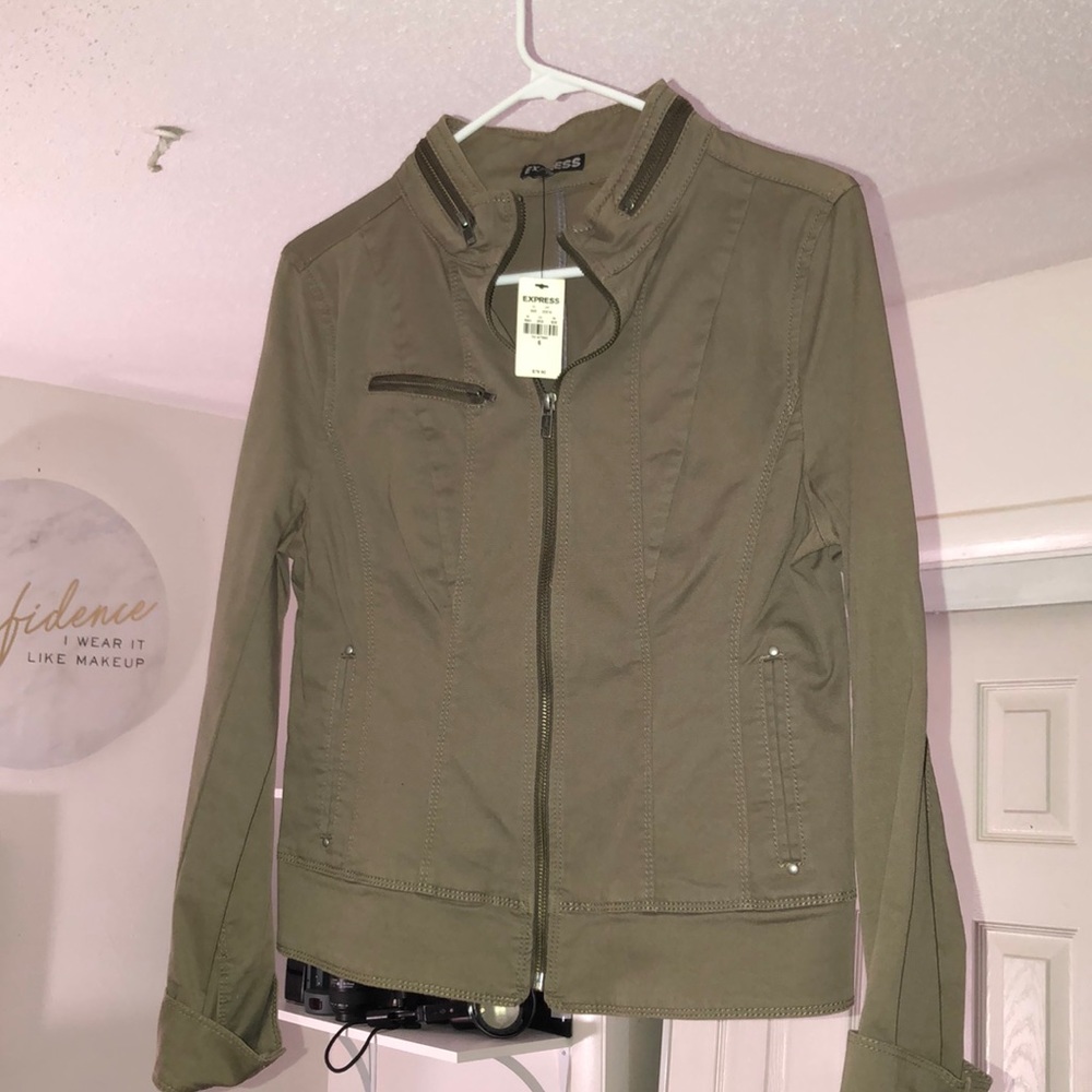 Light green, size 6